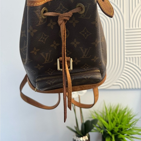 Louis Vuitton Vintage Montsouris Backpack Monogram Canvas MM. - Picture 6 of 6